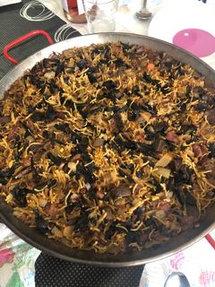 Una foto de 126. Fideuá de pato, setas y foie de pato