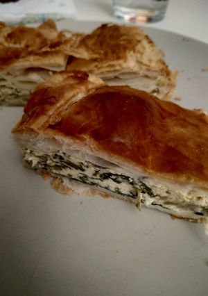 Una foto de Hojaldre con acelgas y queso