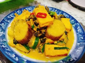 Hình của món Ốc xào chuối đậu.