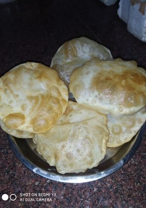 पूरी (puri recipe in hindi) रेसिपी मुख्य फोटो