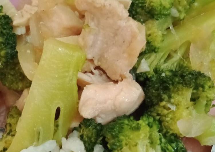 Tumis brokoli dan ayam simple ala maoz
