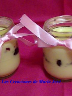 Una foto de Vasitos de vainilla y mermelada de arándanos