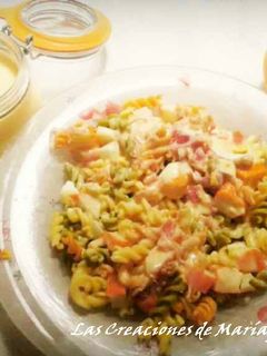 Una foto de Ensalada de pasta con mayonesa de naranja