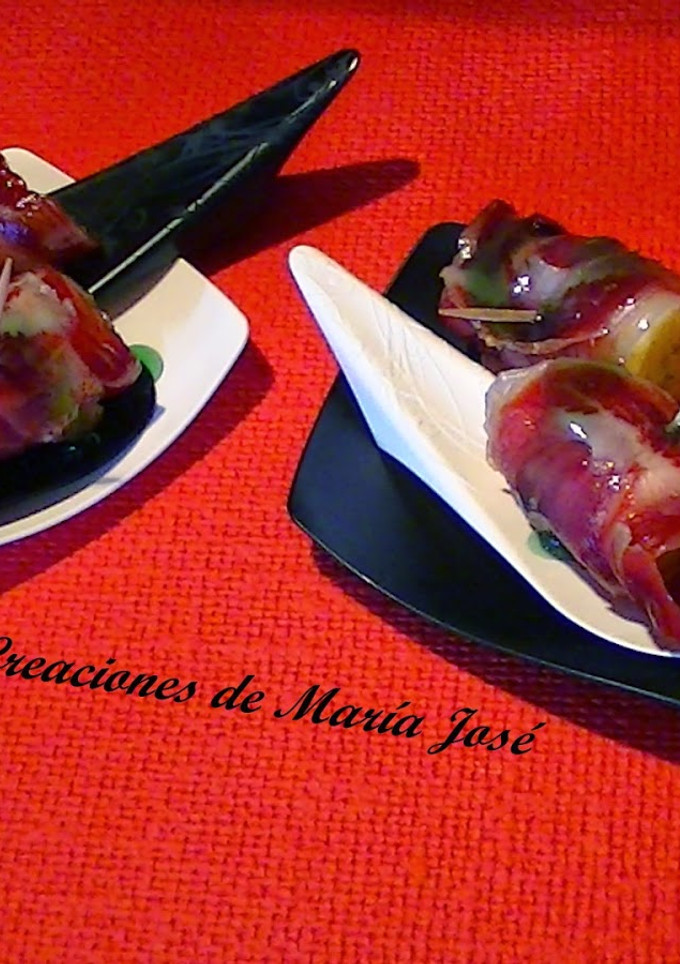 Una foto de Pintxo de plátano con paleta ibérica y balsámico de manzana