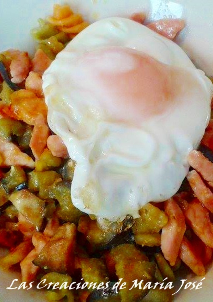 Una foto de Salteado de berenjena y lomo