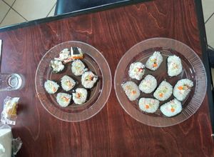Una foto de Sushi de surimi