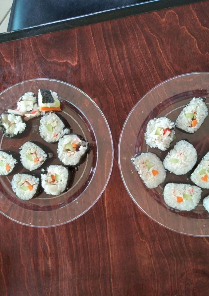 Una foto de Sushi de surimi
