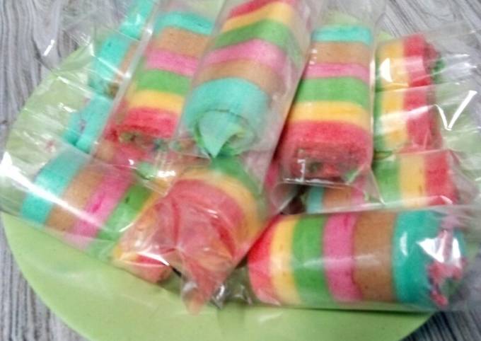 Mini rainbow cake gulung