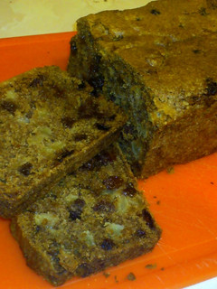 A picture of apple and cinnamon raisin cake.