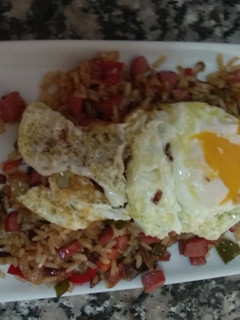 Una foto de Arroz salteado con huevo