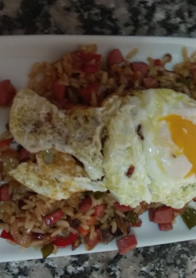 Una foto de Arroz salteado con huevo