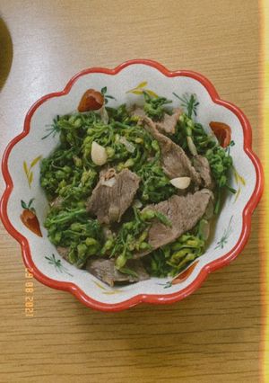 Hình của món Thịt bò xào hoa thiên lý.