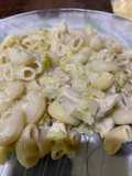 Fideos coditos con brócoli y pollo