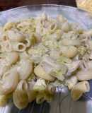 Fideos coditos con brócoli y pollo