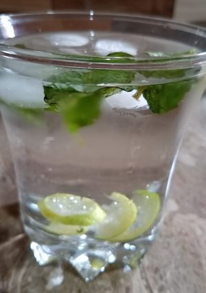 A picture of Lemon Mint Detox Water.