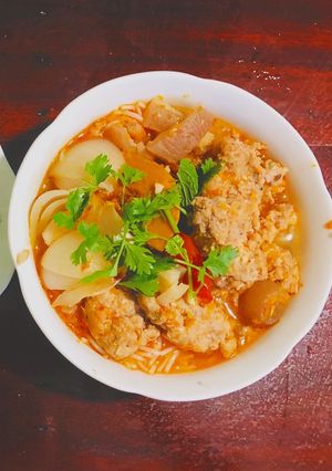 A picture of Bún riêu with Pork and Shrimp.