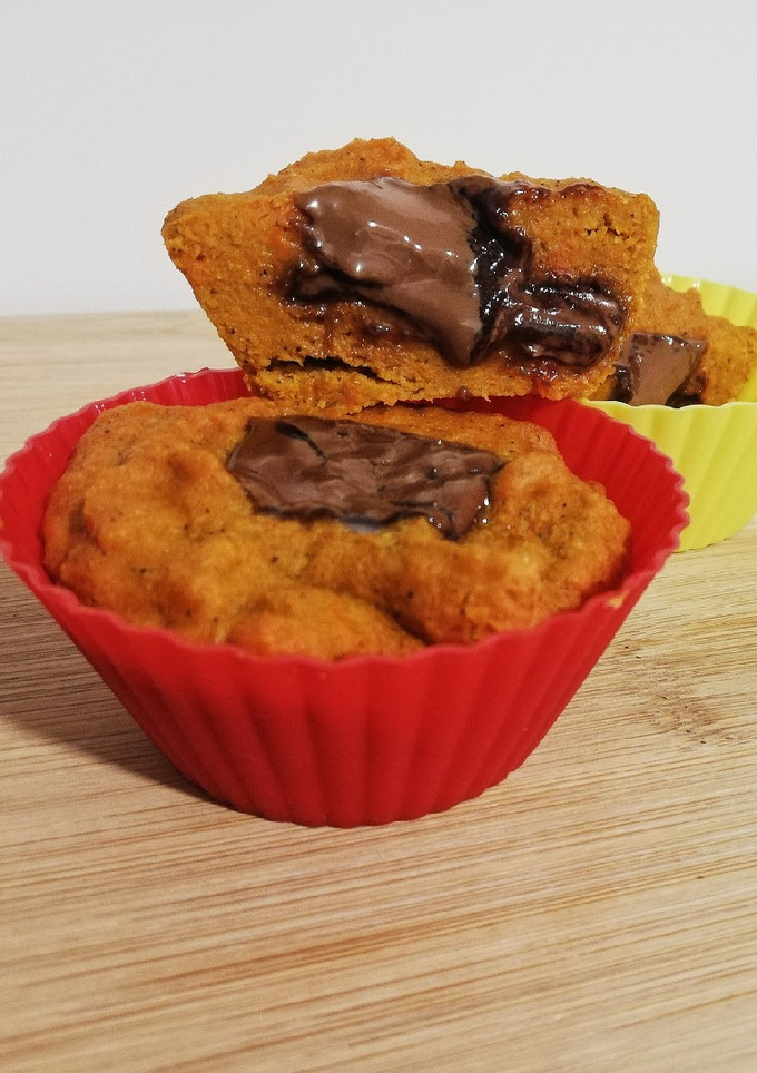 Una foto de Magdalenas de zanahoria y chocolate al microondas 🥕🍫
