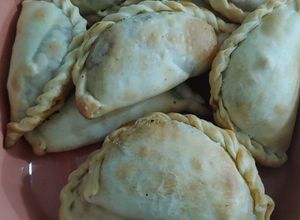 Una foto de Empanada criolla súper completa😋