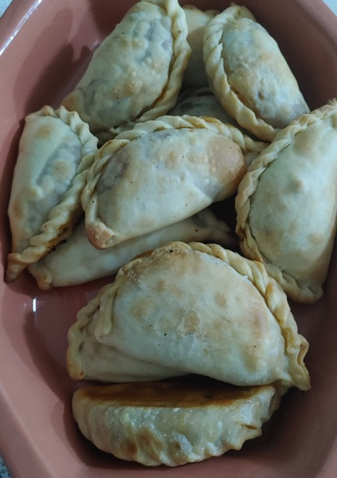 Una foto de Empanada criolla súper completa😋