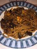 Fideos con salsa de hongos de pino y pollo