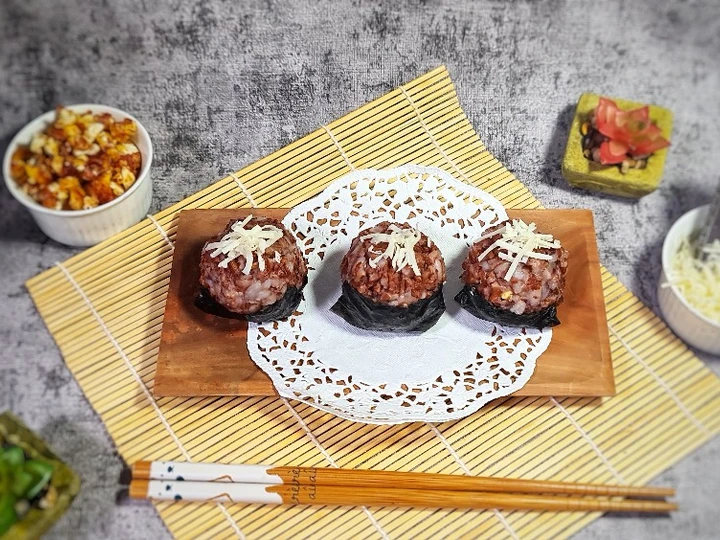 Langkah Gampang Membikin Resep  Onigiri Beras Merah yang Enak, Enak Banget