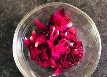 How to Recipe Perfect Homemade dry rose petals