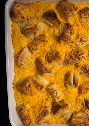 A picture of Quick Cheesy Chicken Biscuit Casserole.