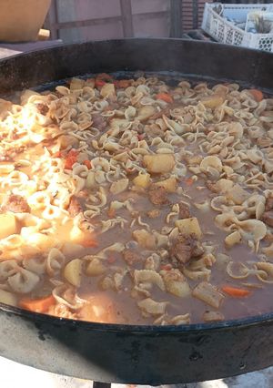 Una foto de Guiso de fideos moñitos al disco