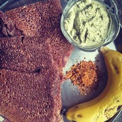 A picture of Ragi dosa and chutney.