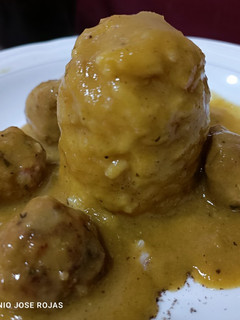 Una foto de Albóndigas en salsa de limón y curry 🙂🙂🙂