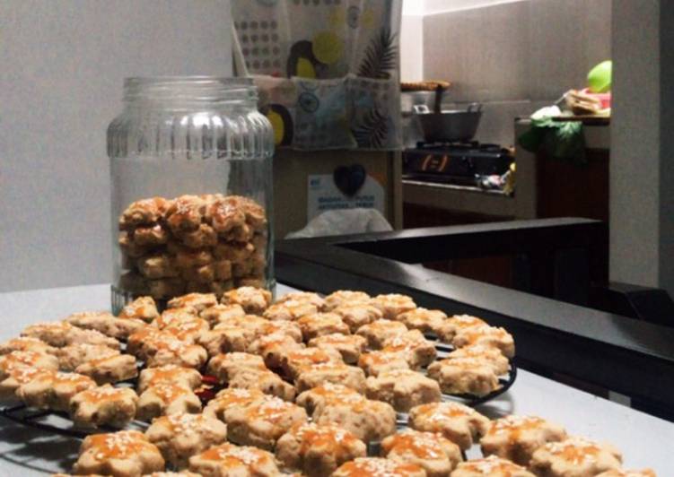 Mudahnya Menyajikan Kue Kacang Jadul Ala Warteg