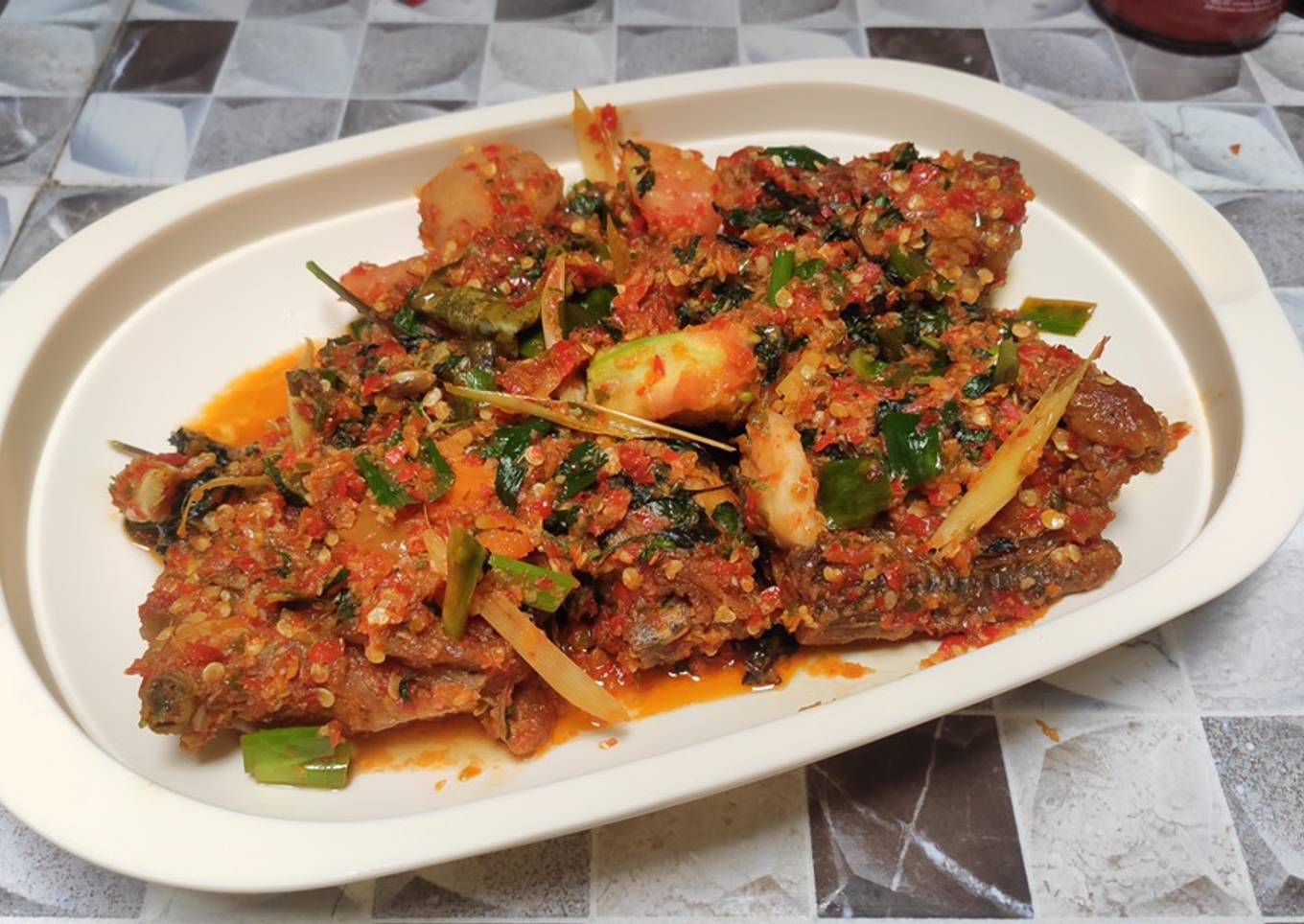 Resep Ayam Goreng Rica Daun Kemangi, Bikin Ngiler