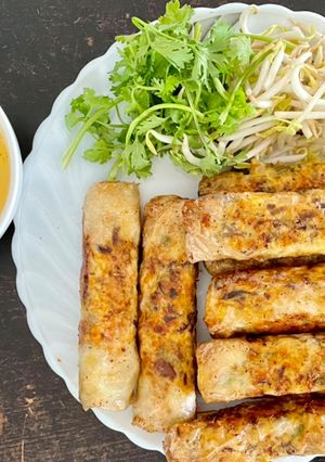 Hình của món Nem rán Hà Nội đơn giản ngon miệng.