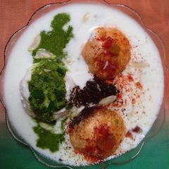 A picture of Tricolor Bread Dahi bhalla.