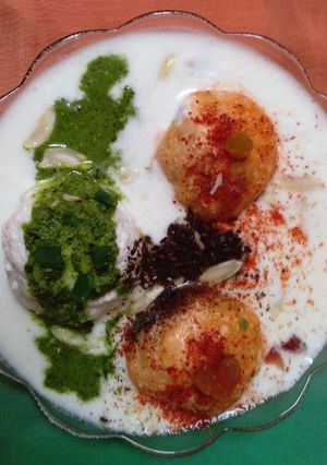 A picture of Tricolor Bread Dahi bhalla.