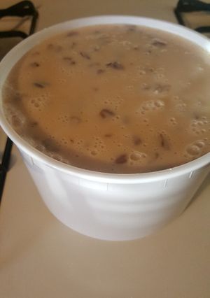 Una foto de Atole de cajeta y nuez