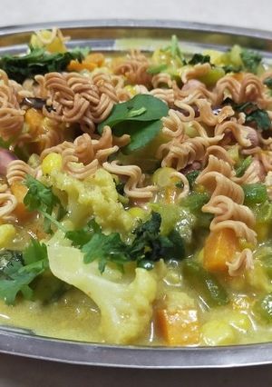બરમીઝ ખાઉ સ્વે (barmiz khausve recipe in Gujarati) રેસીપી મુખ્ય ફોટો