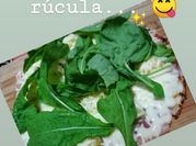 Una foto de pizza de puerros