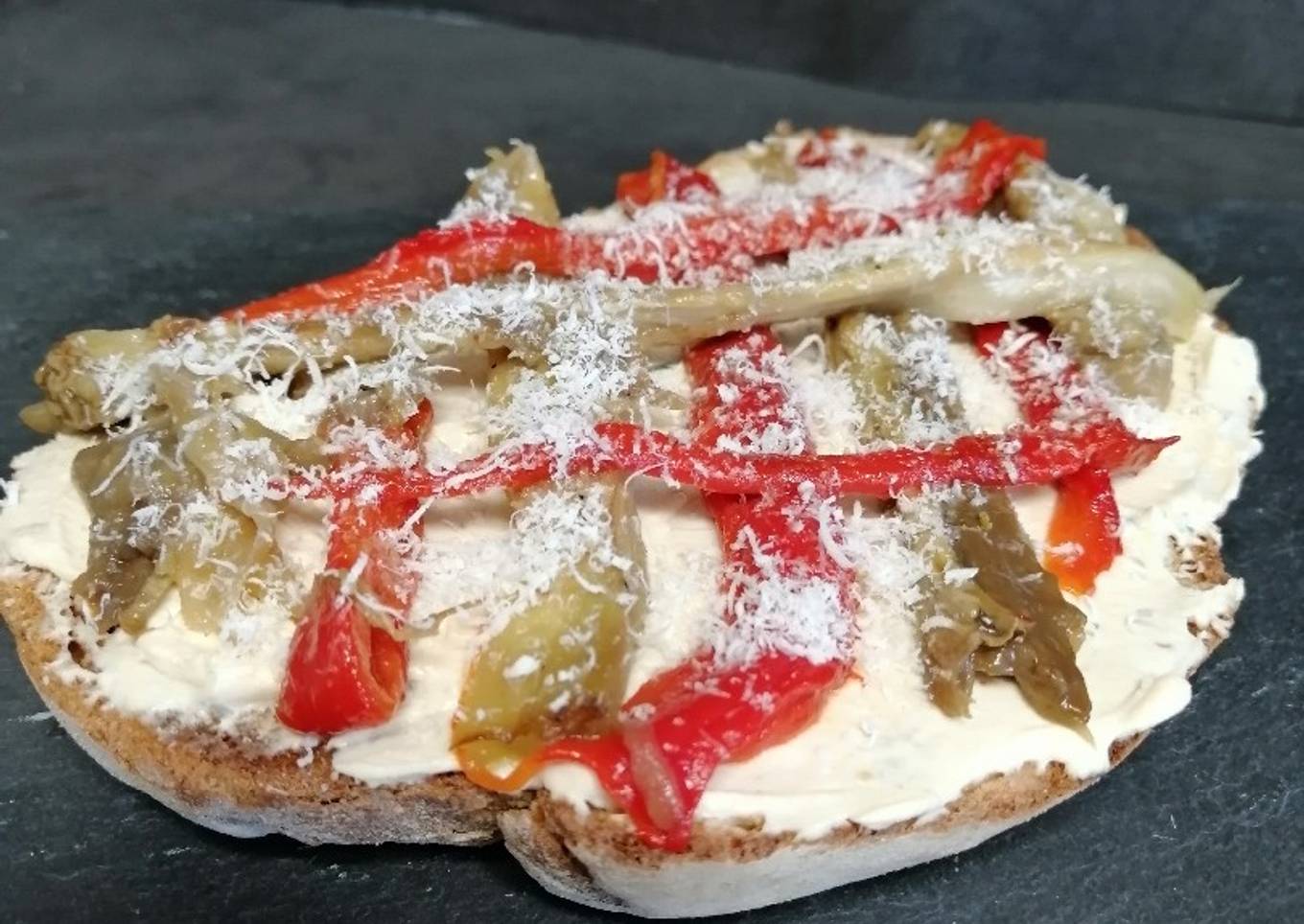 Bruschettas de berenjena y pimientos