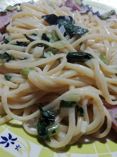 Una foto de Fideos con crema, vegetales y panceta ahumada (Sí! Light!)