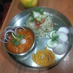 A picture of Veg Pulao with Veg Kurma.