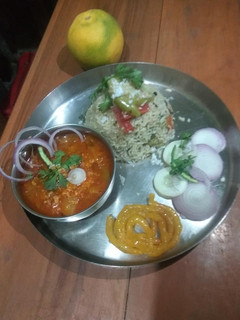 A picture of Veg Pulao with Veg Kurma.