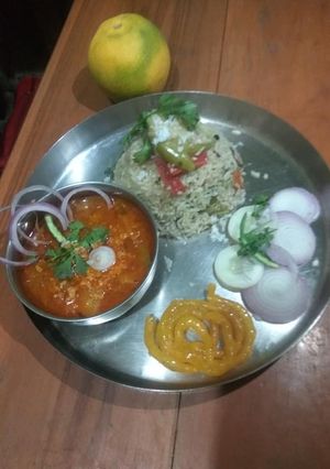 A picture of Veg Pulao with Veg Kurma.