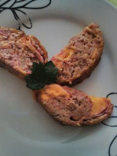 Sajtos-sonkás hústekercs recept fotója