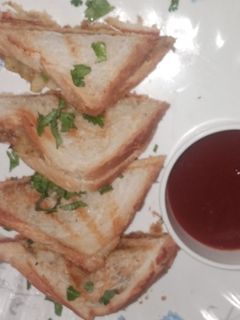 आलू के सैंडविच (Aloo ke sandwich recipe in hindi) रेसिपी मुख्य फोटो