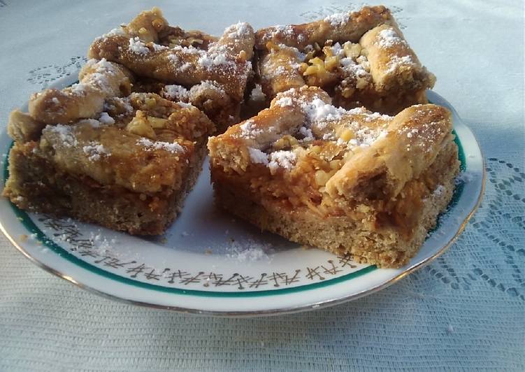 Almás linzer dióval, sárgabarack lekvárral