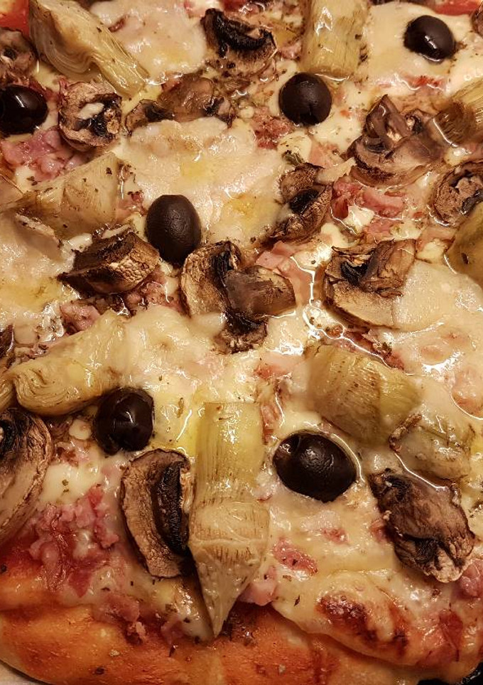 Una foto de Pizza Caprichosa