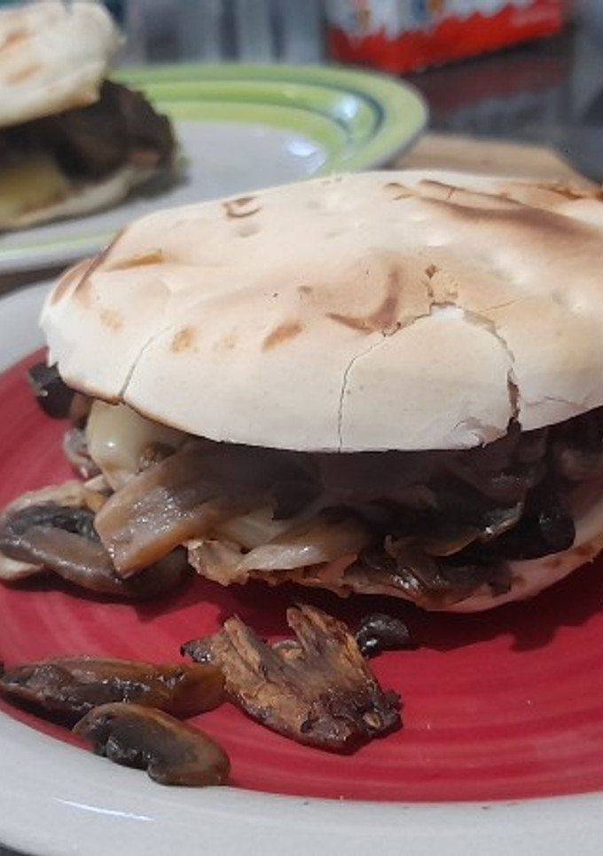 Una foto de Sándwich rápido champi-queso