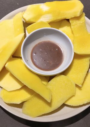A picture of Mango with Bagoong.