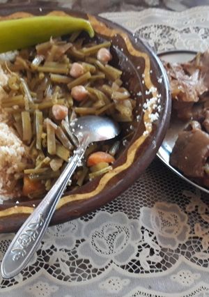 Une photo de Couscous aux cardons sauvages kabyle à la viande